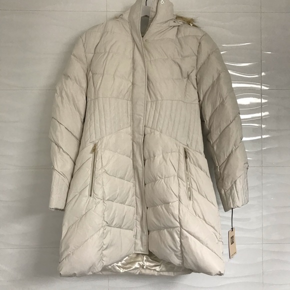 Ivanka Trump Jackets & Blazers - Ivanka Trump Faux fur hooded quilted puffer coat